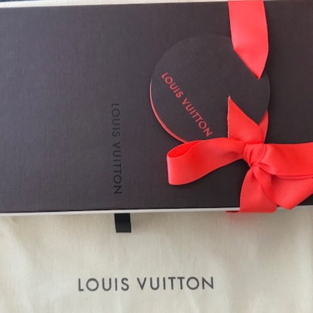 LOUIS VUITTON WALLET - Picture 10 of 11